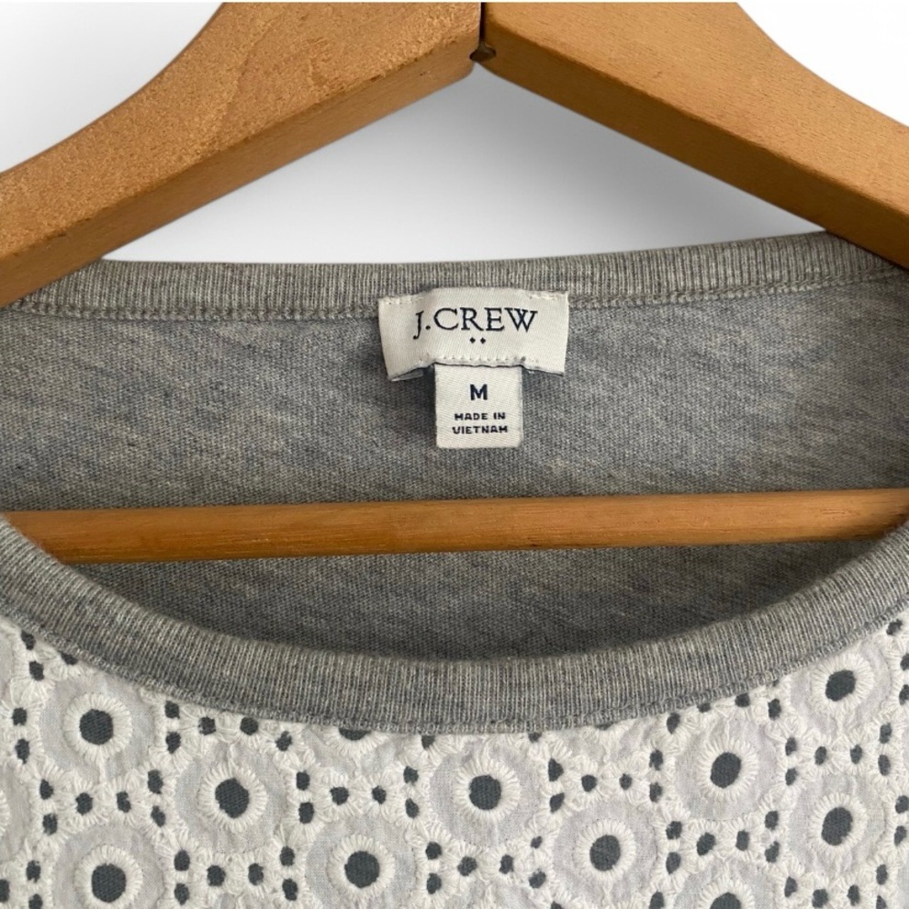J.Crew Women’s Grey Short Sleeve w/ Eyelet Detail Shirt Size Medium - Picture 2 of 4